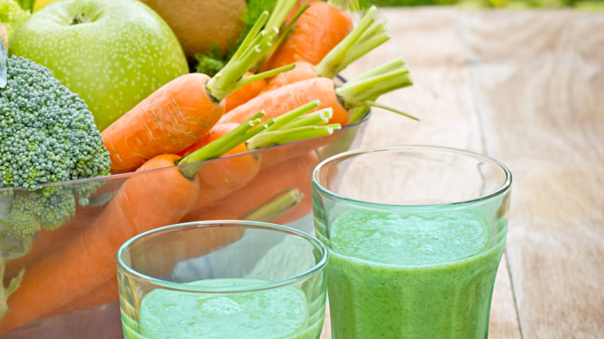 Smoothie på päron, broccoli och kiwi